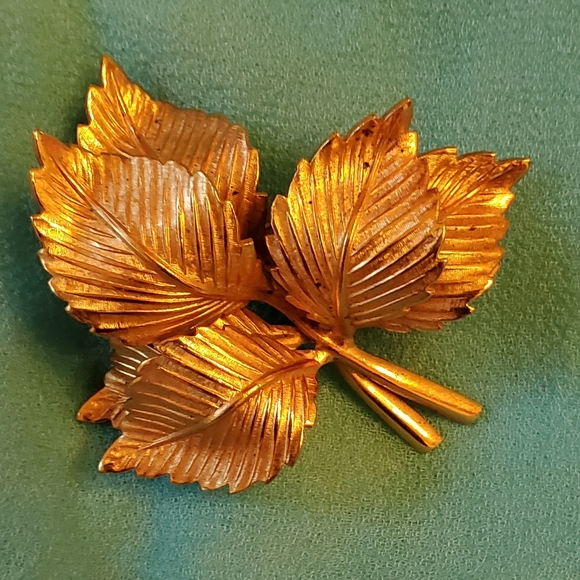 Lisner Jewelry Jewelry - LISNER, GOLD BIRCH 3 double leaf, 1960'S